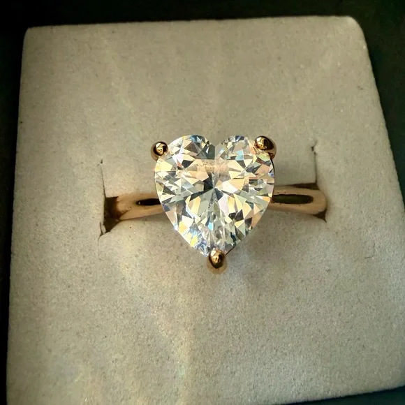 NEW! Pretty Bird Jewelry Gold Heart Solitaire Ring with Clear Heart-Cut Stone - Picture 3 of 11